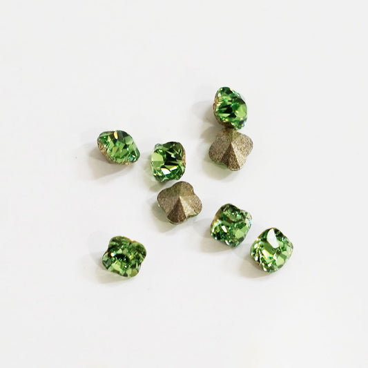 スワロフスキーラインストーン  ハート型チャトン 3.5mm #4735 ペリドット 16粒